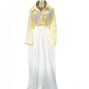 Influencer yellow floral top size XL